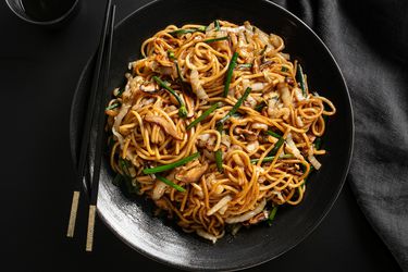 Lo Mein in a black bowl