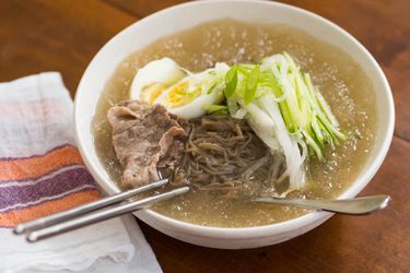 20140908-cold-korean-noodle-soup-daniel-gritzer-9.jpg