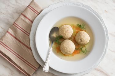 20150331-matzo-balls-daniel-gritzer-24a.jpg