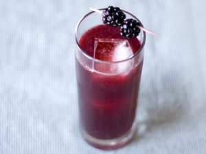 201206 - 212407 - seasonalcocktail黑莓tonic.jpg——杜松子酒