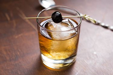 20160201-rye-cocktail-recipes-roundup-05.jpg