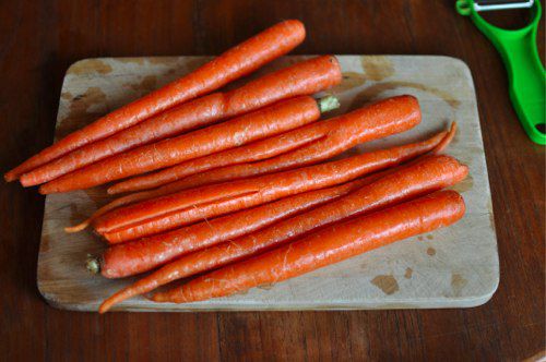 20120305-195949-pile-of-carrots.jpg