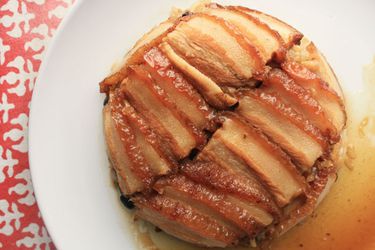 20121008-nasty-bits-bowl-steamed-pork-belly-plated-primary.jpg