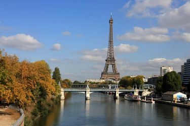 20141103-thanksgiving-paris-shutterstock_18750961.jpg