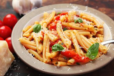 20170306-fast-pasta-recipes-roundup-01