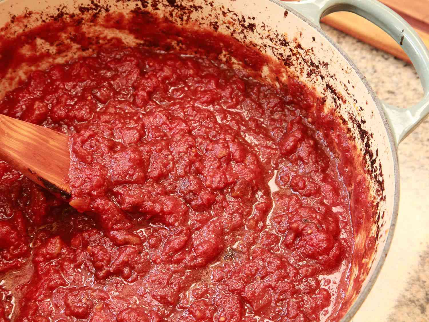 番茄在意大利菜锅里