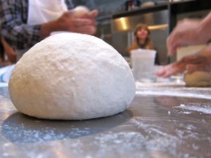 20101025 -比萨- dough.jpg