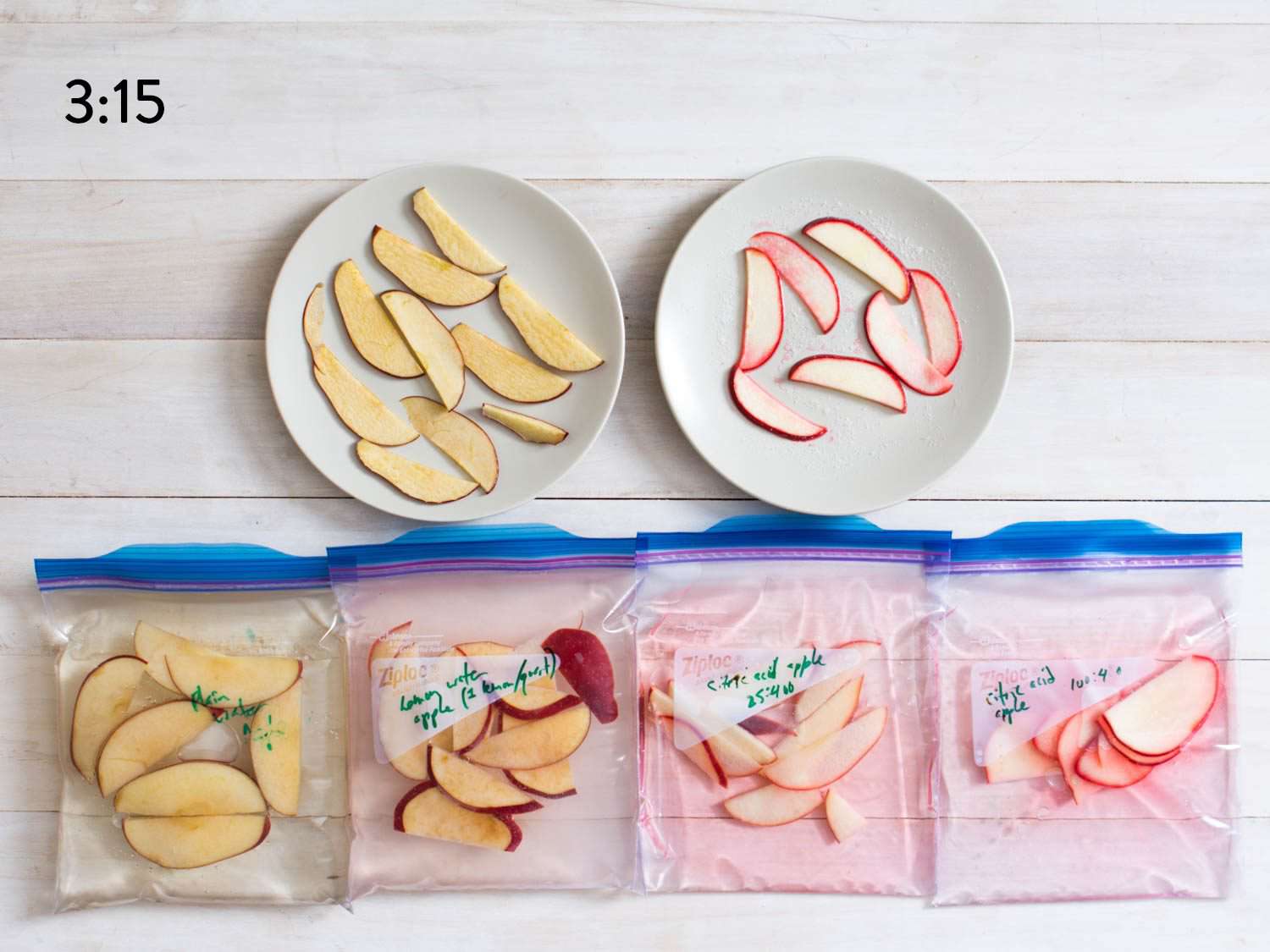 Comparison of bags of cut apples after 3 minutes and 15 seconds.