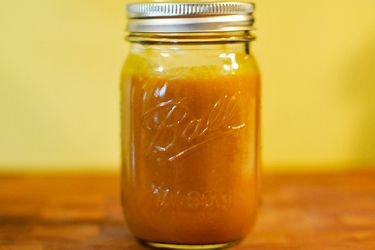 一罐烧烤用的南卡罗来纳风味芥末酱。
