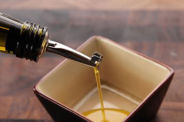20150328-olive-oil-pourer-review-1.jpg