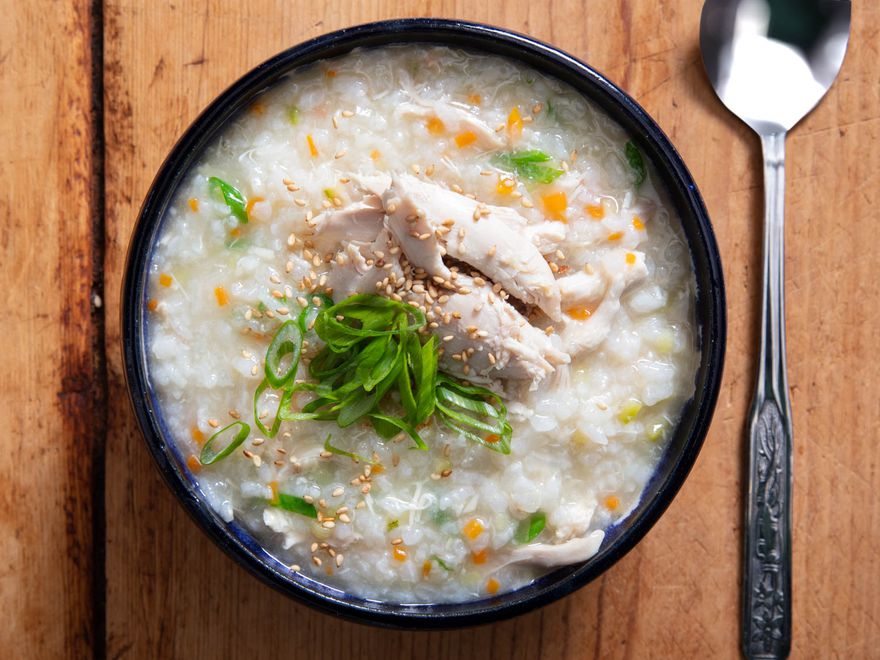 一碗韩式鸡肉大米粥。gydF4y2Ba