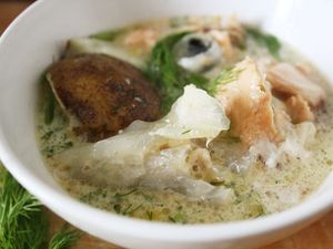 A bowl of salmon head soup.