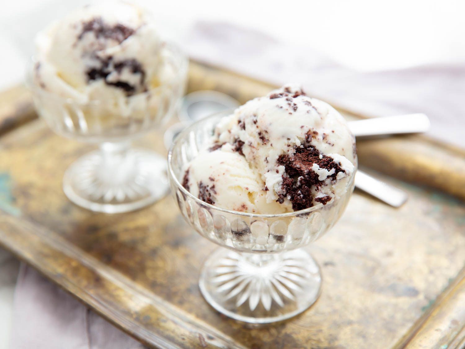 两个冰淇淋蛋糕冰淇淋冰淇淋蛋糕里的冰淇淋