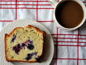 20120713-wake-and-bake-blueberry-lemon-poundcake.JPG