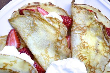 20130406-246470-sunday-brunch-crepes-strawberries-cream.jpg