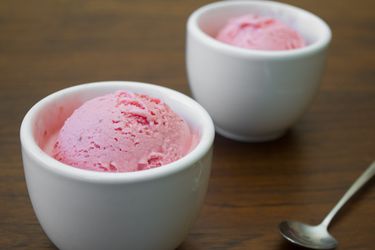 strawberry-frozen-yogurt-primary.jpg