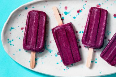 20200811-yogurt-fruit-popsicles-blueberry-vicky-wasik-9