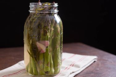 20170426-quick-pickles-recipes-roundup-09.jpg