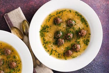 Shurabet el eid in a white bowl