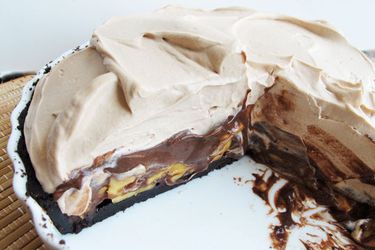 20121112-229685-Chocolate-Malt-Banana-Cream-Pie-recipe.jpg
