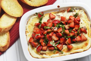 20150212-balsamic-strawberry-goat-cheese-dip-valentines-day-01.jpg