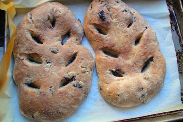 2010092provencalolivefougasse.jpg