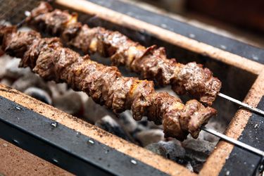 20190618-grilled-arrosticini-lamb-skewers-vicky-wasik-2