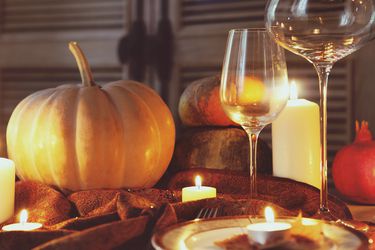 201501101-thanksgiving-wine-shutterstock-table.jpg