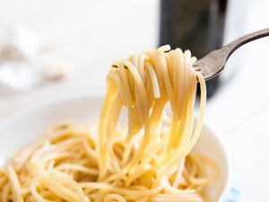 20160219-pasta-aglio-olio-vicky-wasik-10.jpg