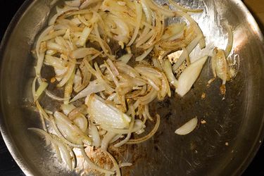 20140915-garlic-onions-high-heat-big-pan-195006.jpg