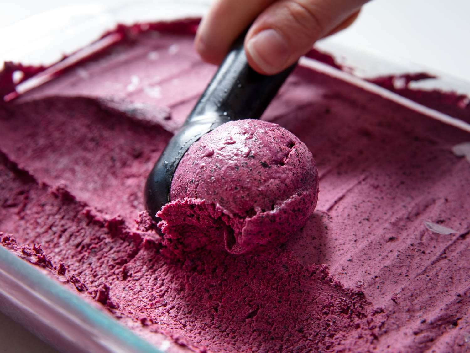 给蓝莓冰淇淋