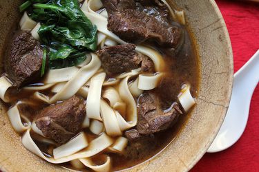 一个bowl of flavorful homemade Taiwanese beef noodle soup