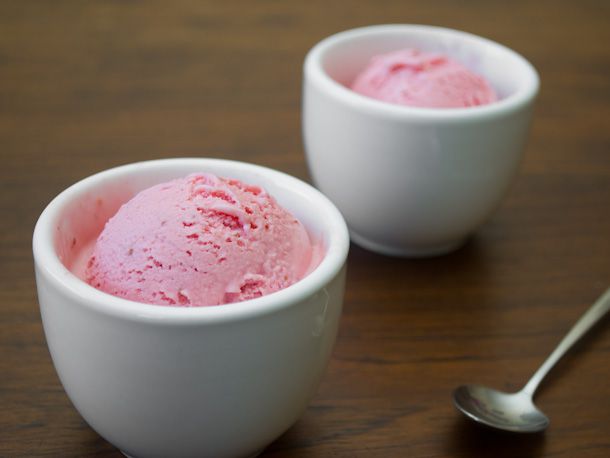 strawberry-frozen-yogurt-primary.jpg