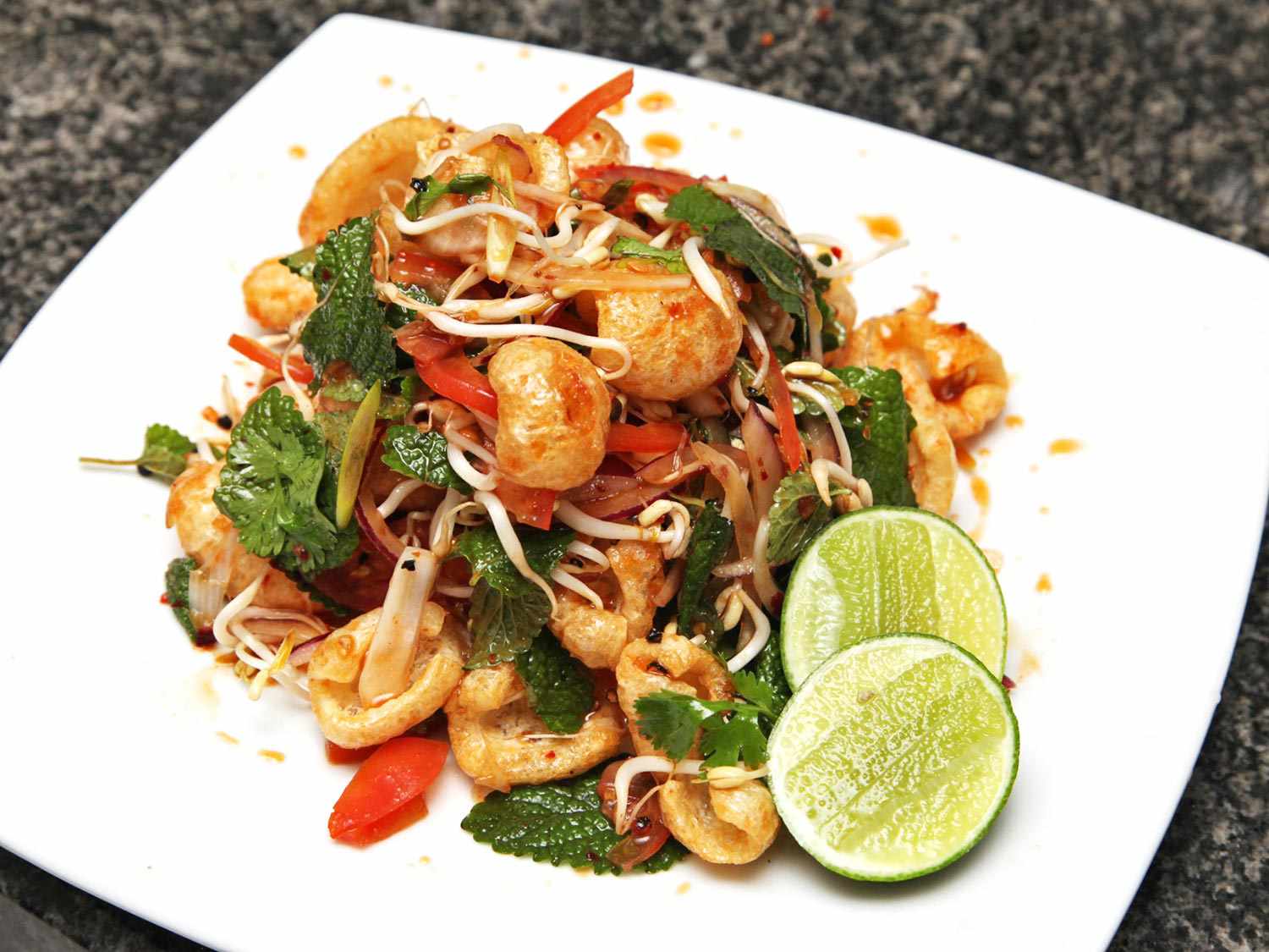 泰国菜——蔬菜沙拉，蔬菜，用了一种洋葱，用了半脚球的沙拉