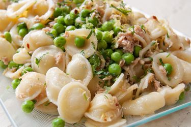 20140317-spicy-orechiette-tuna-peas-lemon.jpg