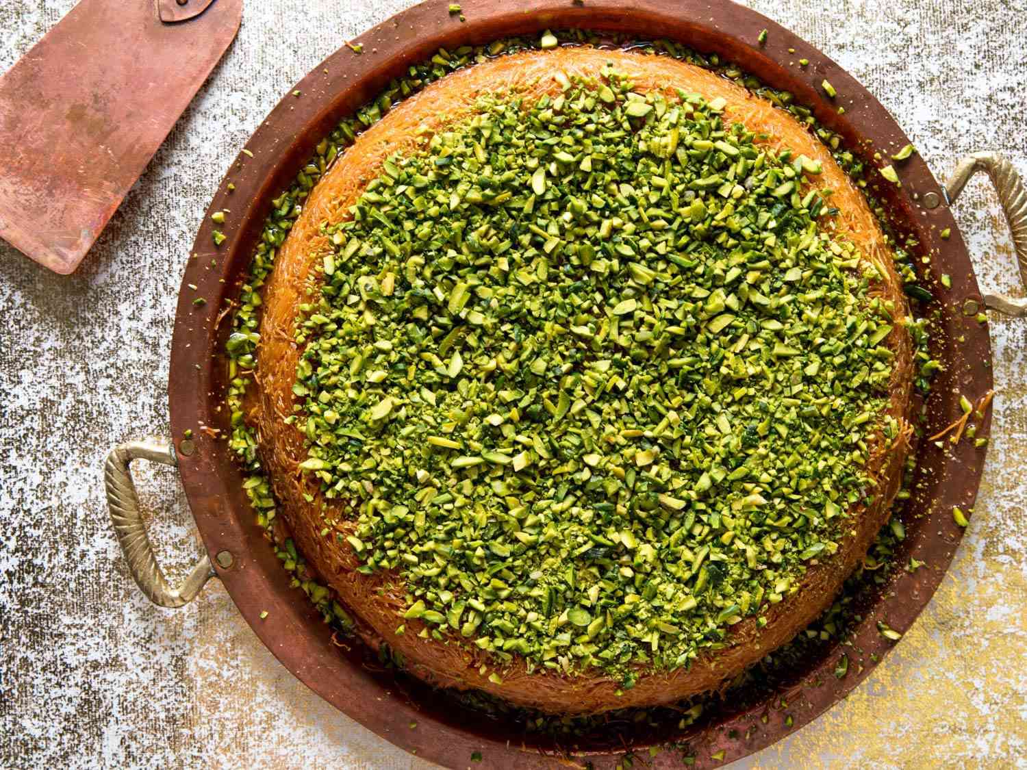 Kanafeh，碎phyllo和奶酪甜点