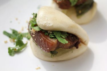 20140324 - taiwaneats porkbellybuns finished.jpg