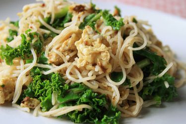 20120726-chichis-chinese-noodles-dish-primary.jpg