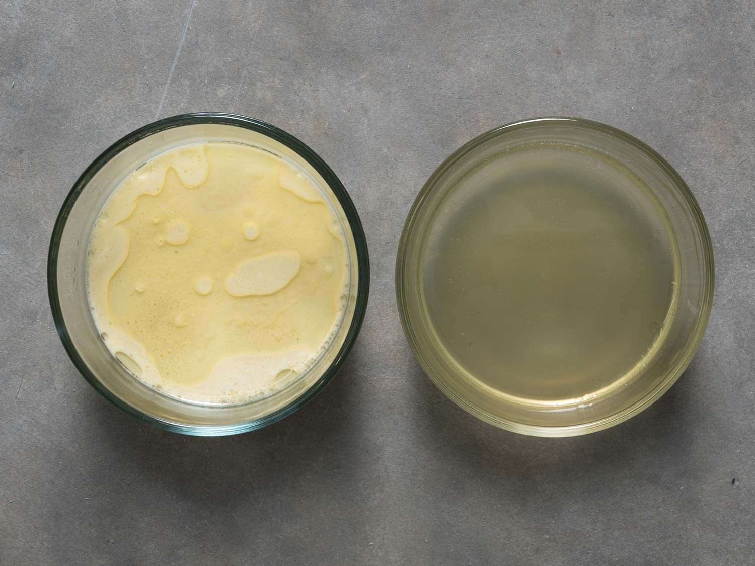 左:泡面汤。右图:Shoyu拉面汤