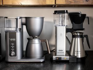 The Cafe Smart and Technivorm on a countertop
