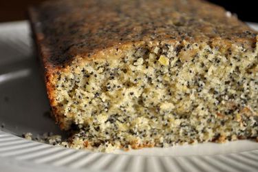 20120504-wakeandbake-poppy-seed-coffee-cake.JPG