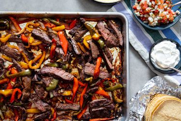 20200106-sheet-pan-skirt-steak-fajitas-vicky-wasik8