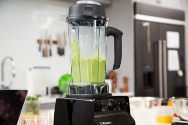 Vitamix 5200混合绿色奶昔