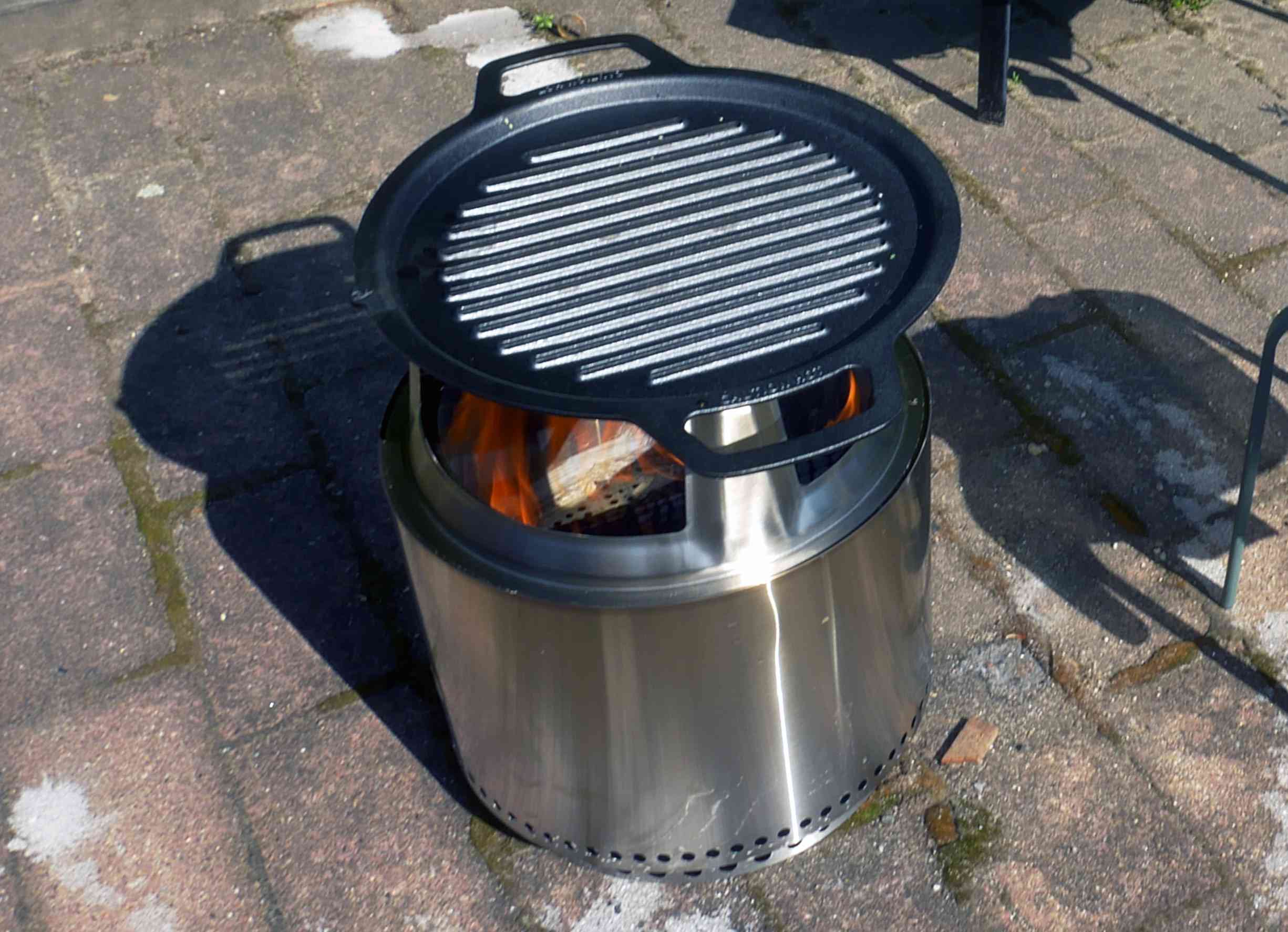 一个火炉和火炉的烤面包机