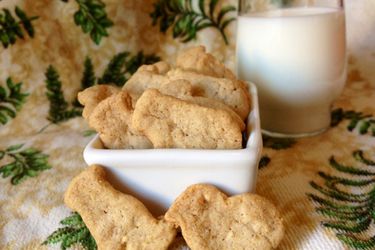 20121211-very-small-anna-animal-crackers-primary.jpg