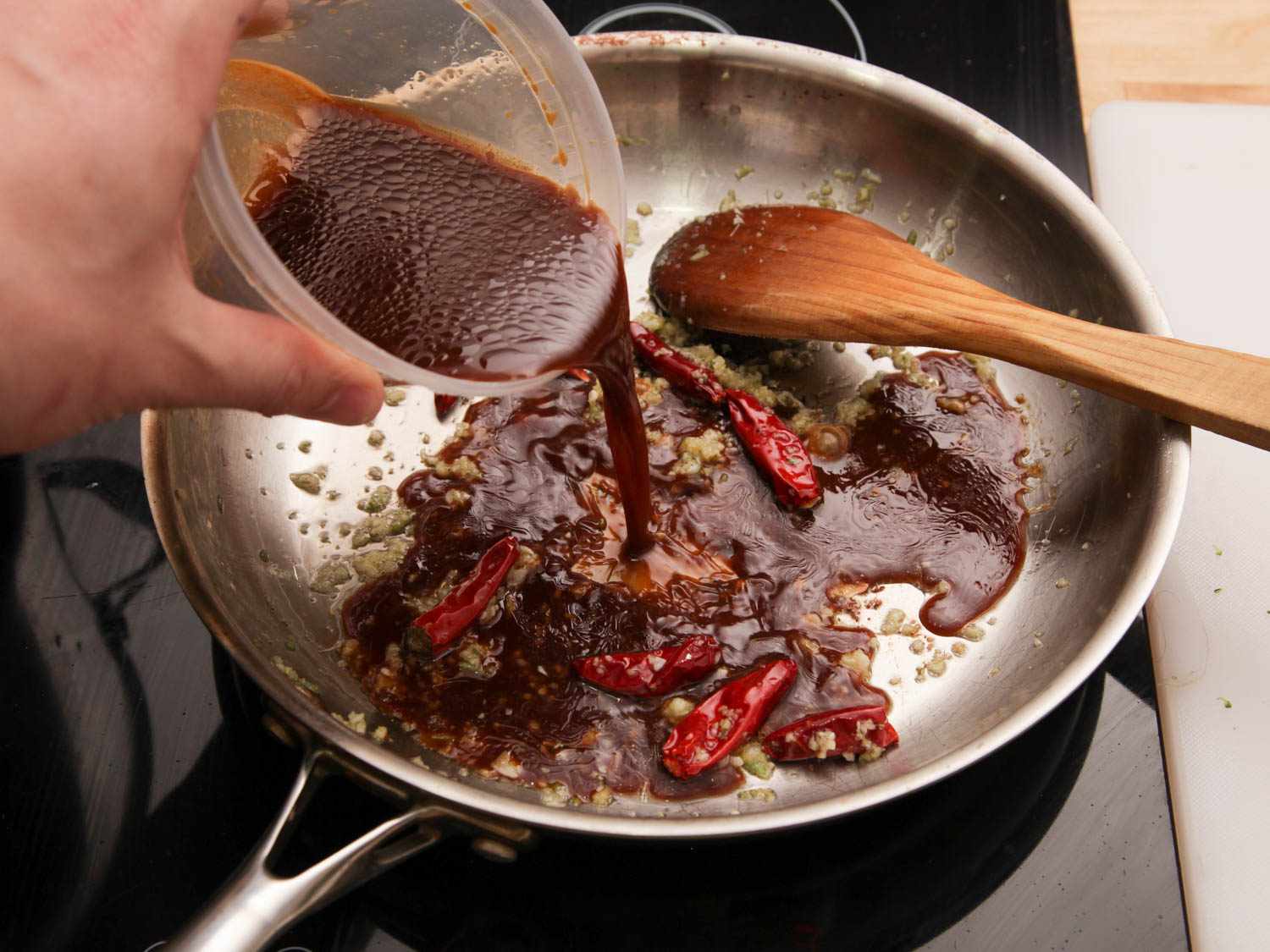 华体会应用下载用盐的成分给她注射更多的盐液，用番茄酱的成分。