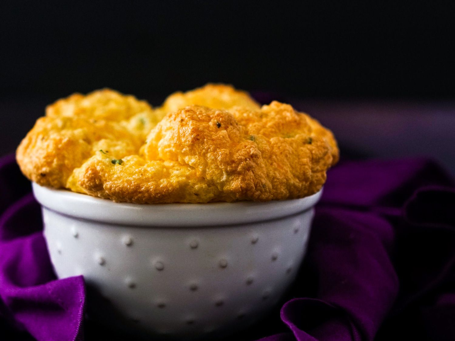 A ramekin of puffy Amendaw grits.