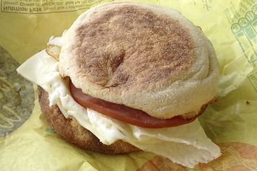 20130524 -麦当劳早餐三明治-现实-检查-蛋-白- 01. - jpg