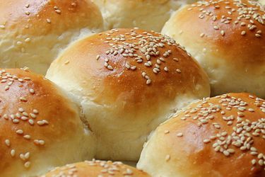 Sesame hamburger buns