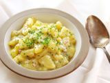 Serving bowl of Austrian potato salad (Erdapfelsalat)